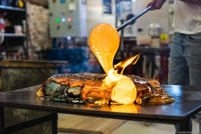 Video: Bữa ăn đắt bậc nhất thế giới, đưa khách đi xuyên thế giới ảo