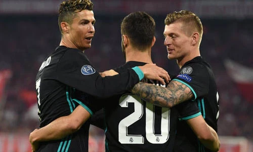 Video: Ronaldo “tịt ngòi”, Real vẫn ngược dòng đả bại Bayern