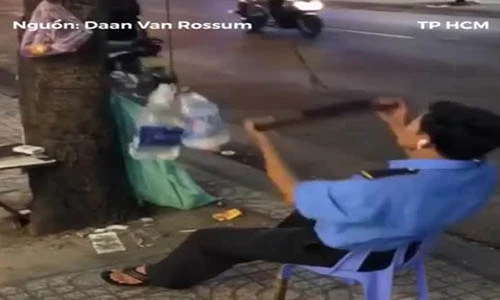 Video: Khách Tây tròn mắt khi thấy bảo vệ Việt Nam "luyện công" như này