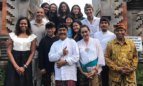 Ông Obama dạo chơi trên đồng lúa ở "quê hương" Indonesia