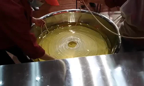 Video:Choáng với sợi mì dài đến 3km, xưa nay chưa từng thấy