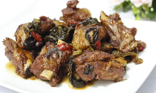 Sườn kho dưa đậm đà, mềm ngon thế này bảo sao cả nhà mê tít!