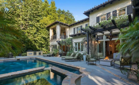 Bên trong biệt thự cũ 6,1 triệu USD của Britney Spears