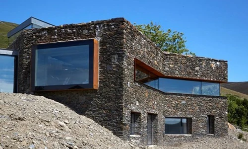 Chiêm ngưỡng tuyệt tác nhà đá kiến tạo từ tình yêu thiên nhiên