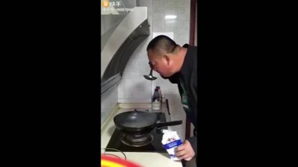 Video: Cách nếm đồ ăn bá đạo khiến hội nội chợ chào thua