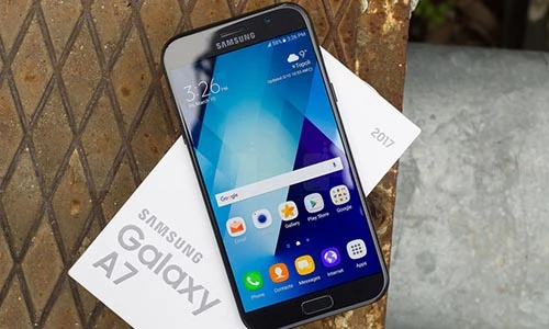 Loạt điện thoại giá tốt dịp cuối năm