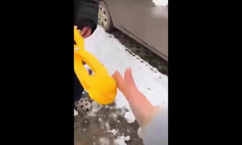 Video: Mùa đông tuyết rơi có gì cho mình chơi?