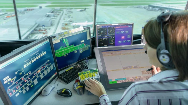 Video: Vì sao máy bay không bao giờ 'kẹt đường' trên trời?