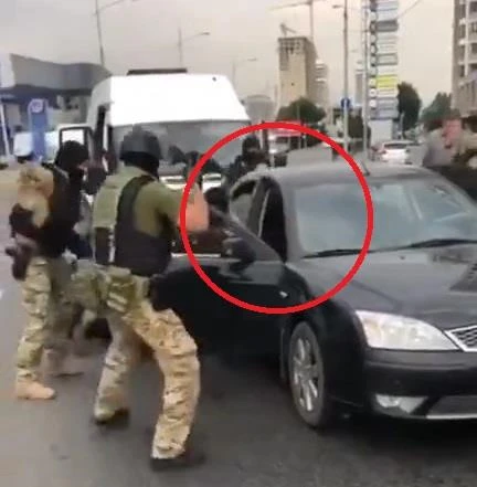 Video: Đội đặc nhiệm Nga xả súng, tóm gọn băng đảng buôn lậu