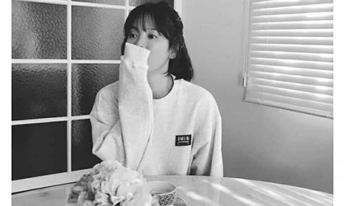 Song Hye Kyo đăng ảnh "em chưa 18" khi ông xã Song Joong Ki vắng nhà