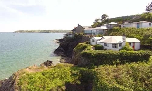 Tỷ phú mua biệt thự đắt nhất xứ Wales rồi đập đi xây lại toàn bộ