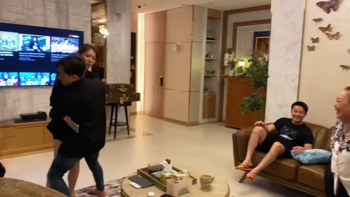 Hari Won noi quau khi bi Tran Thanh 'cuong hon' noi dong nguoi