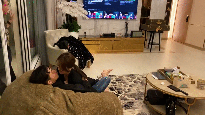 Hari Won noi quau khi bi Tran Thanh 'cuong hon' noi dong nguoi-Hinh-2