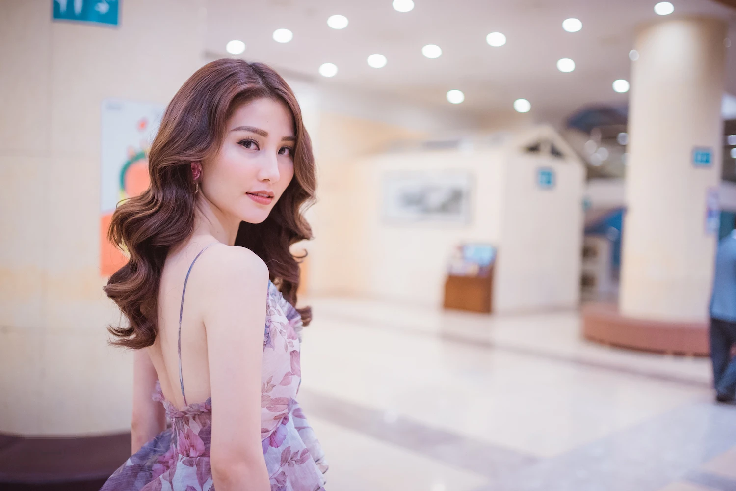 Điều cảm động sau gu thời trang sến sẩm của Diễm My 9X