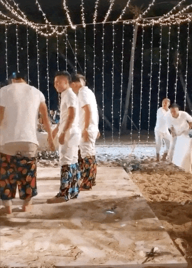 Dam cuoi Cong Phuong: Dan cau thu mac quan hoa la canh choi game-Hinh-2