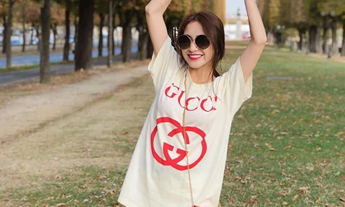 Trước tin đồn giải nghệ, Hòa Minzy đã 'lột xác' thế nào trong ăn mặc?