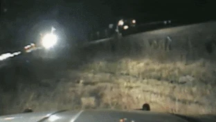 Video: Quân nhân Mỹ cứu tài xế ôtô tránh bị tàu hỏa tông trong tích tắc