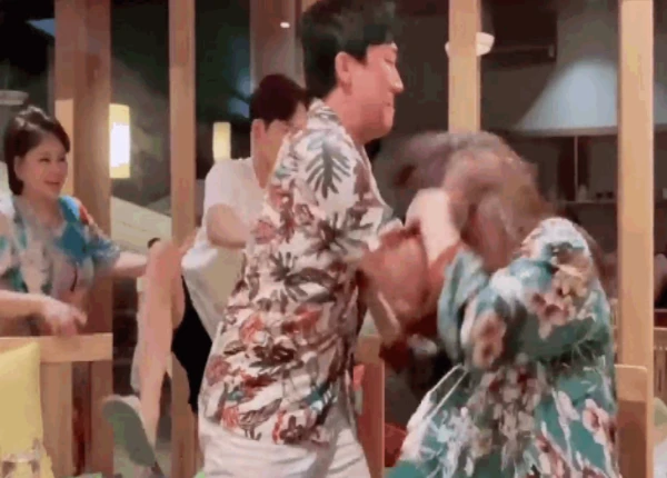 Video: Trấn Thành "nổi đóa", giật tóc Hari túi bụi