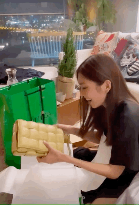 Thảo Nhi Lê xuất hiện sau tin đồn yêu đương của Huy Trần Thao Nhi Le xuat hien sau tin don yeu duong cua Huy Tran