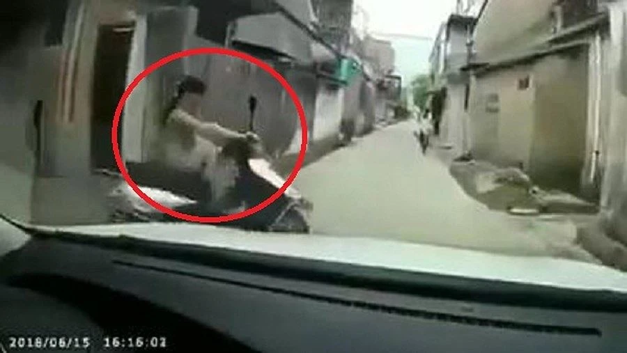 Video: Ninja lead xử lý đẳng cấp trước đầu ô tô khiến dân mạng cười ngất