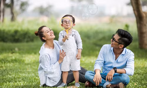 Vợ chồng Khánh Thi - Phan Hiển "khoe" cuộc sống viên mãn