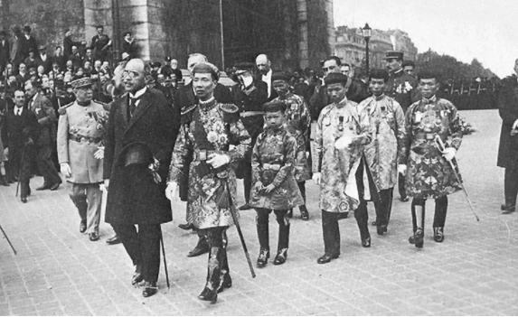 Vị vua Việt bị bố vợ gọi là “đồ bất lực vô hậu” là ai?