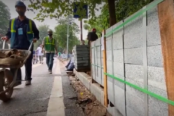 Video: Chủ tịch quận Hoàn Kiếm cam kết chất lượng đá hồ Gươm