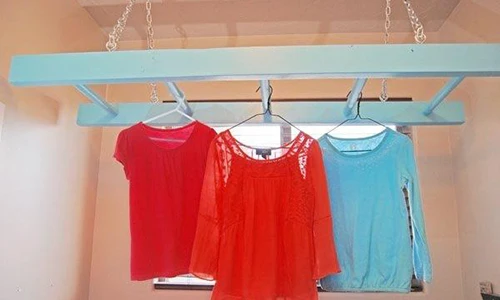 Tận dụng thang cũ làm “cả tá” vật dụng tiện lợi