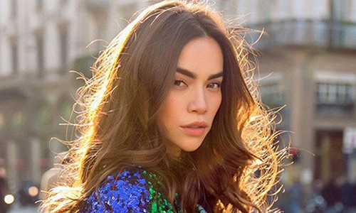 Video kêu loto tiếng Anh giọng Thái của Hà Hồ 