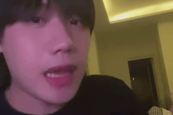 Hot Tiktoker Hải Ninh làm clip ăn gián sống khiến dân mạng rùng mình - Hình 3 Hot Tiktoker Hai Ninh lam clip an gian song khien dan mang rung minh-Hinh-3