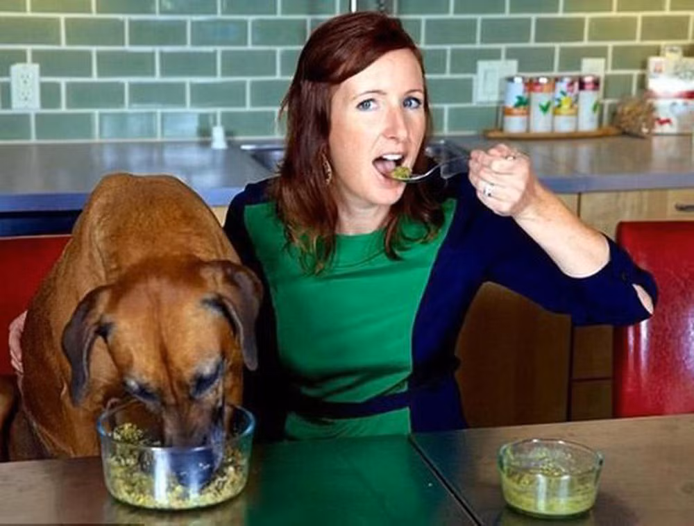 Video: Nghề thử thức ăn thú cưng và top công việc kỳ lạ nhất thế giới