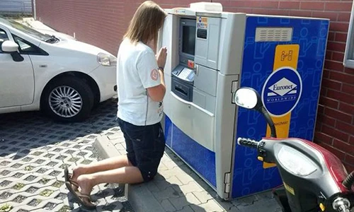 Anh em xem hình chị em... cười lộn ruột