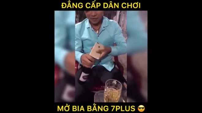 Video: Thanh niên dùng iPhone mở bia nhận cái kết cực thốn