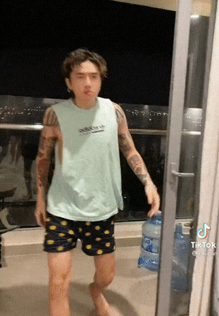 Tình tin đồn của Ninh Dương Lan Ngọc bị chê "hình xăm dơ" - Hình 2 Tinh tin don cua Ninh Duong Lan Ngoc bi che
