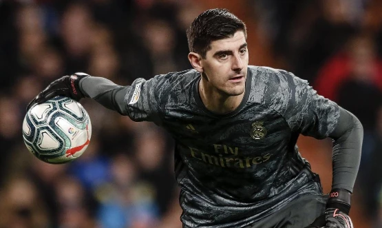 Đời tư nhiều bê bối của người gác đền tuyển Bỉ