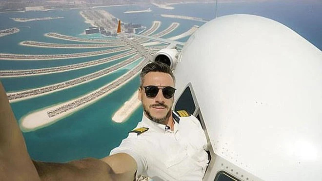 Video: Bí mật sau những bức ảnh selfie khi đang lái máy bay