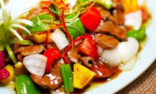 Video: Thưởng thức món gà xào thập vị của chị Lý ngon hết ý!