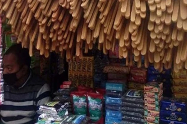 Trông như que củi, cắn muốn gãy răng thành đặc sản được lùng mua