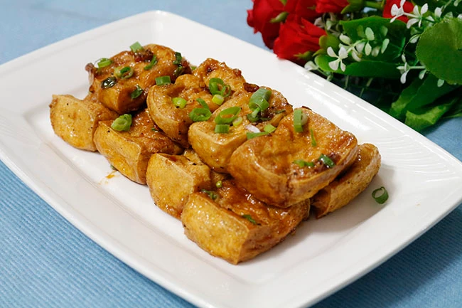 Video: Đậu Nhật chiên giòn sốt cay ngon hơn nhà hàng