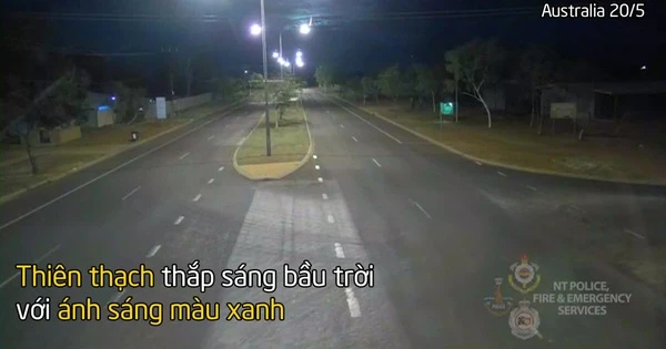 Video: Thiên thạch màu xanh bí ẩn lóe sáng trên bầu trời ở Australia