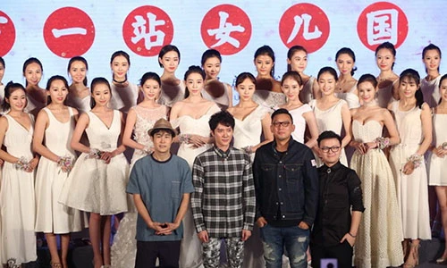 1000 cung nữ lả lơi khêu gợi khiến anh em mê mẩn khó rời mắt