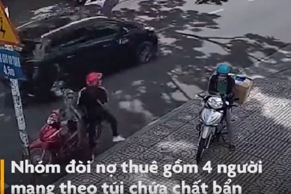 Video: Nhóm đòi nợ thuê ném chất bẩn vào nhà người dân 