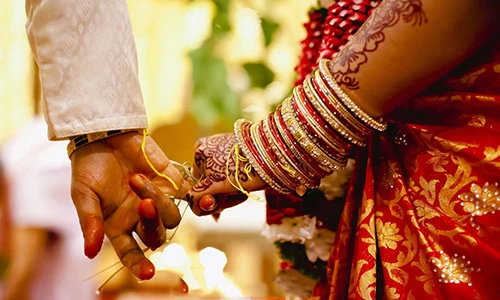 Đặc sắc nghệ thuật vẽ tay cô dâu cầu kỳ trước ngày cưới