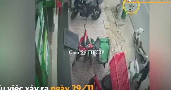 Video : Tên trộm bẻ khóa xe máy khi bảo vệ vừa quay người đi