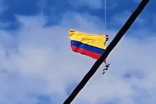 Video: Đứt cáp khi đu trực thăng, hai sĩ quan Colombia tử nạn