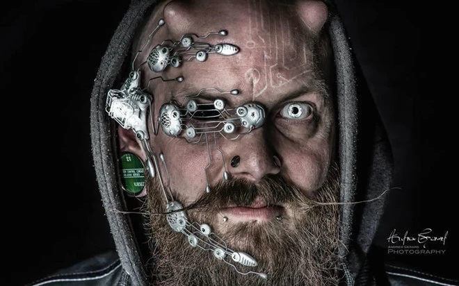 Video: Người đàn ông cấy chip điện tử vào cơ thể