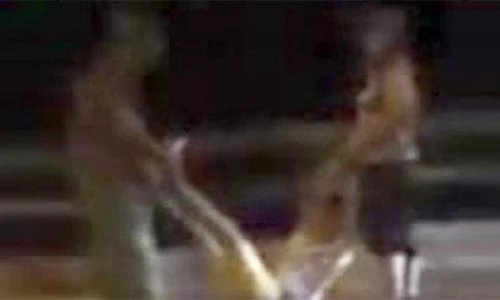 Video: Nữ sinh 14 tuổi bị bố mẹ dọa ném xuống chân cầu vì... theo trai