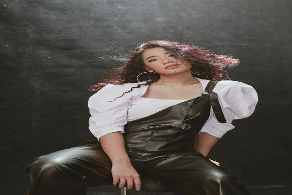 Cô con gái 22 tuổi cao 1,7m của ca sĩ Cẩm Vân