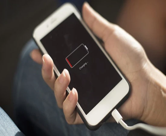 Video: Tiết lộ hơn 20 thủ thuật sạc pin điện thoại nhanh và an toàn