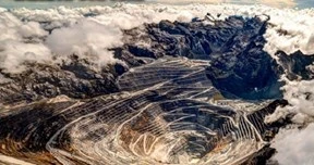 Video: "Đột nhập" mỏ khai thác vàng trên mây lớn nhất thế giới